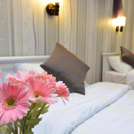Granada Hotel And Restaurant Тбілісі Екстер'єр фото