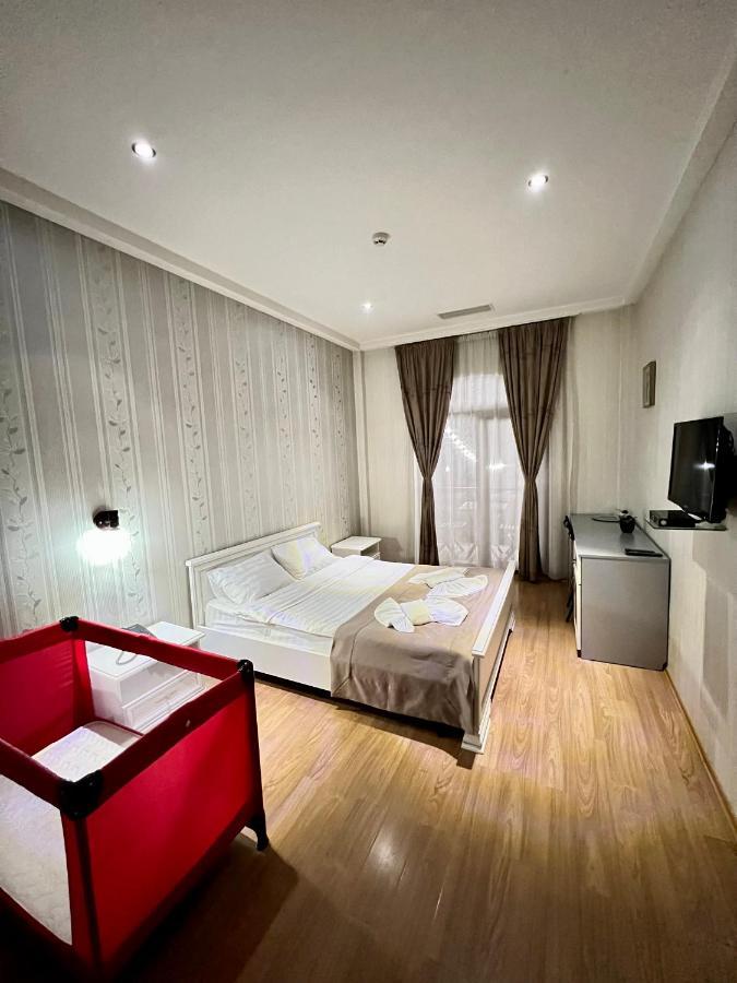 Granada Hotel And Restaurant Тбілісі Екстер'єр фото