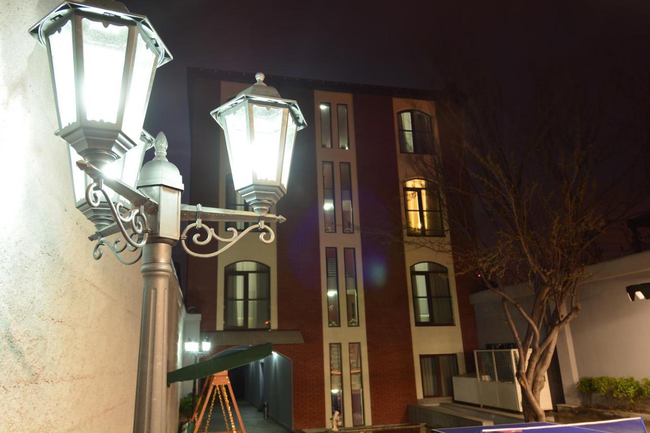 Granada Hotel And Restaurant Тбілісі Екстер'єр фото