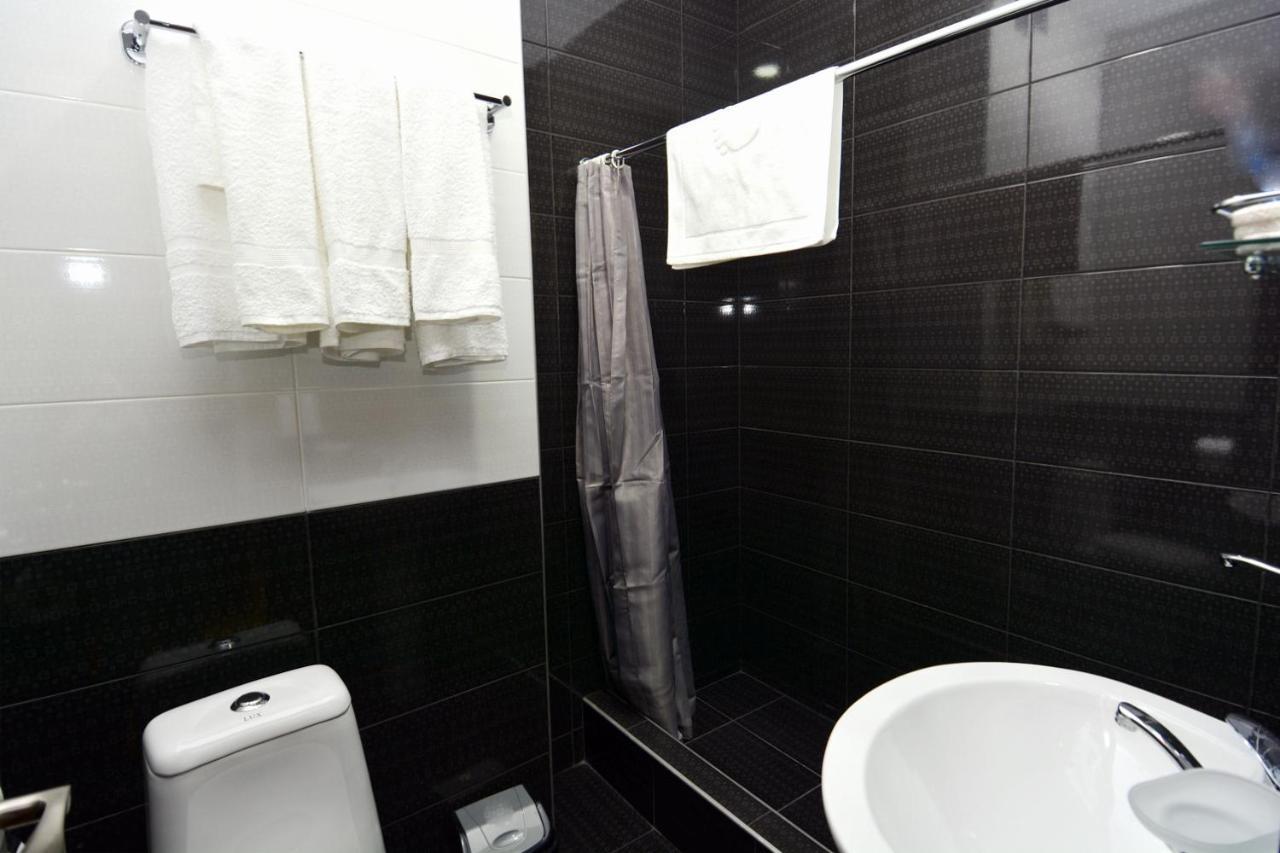 Granada Hotel And Restaurant Тбілісі Екстер'єр фото