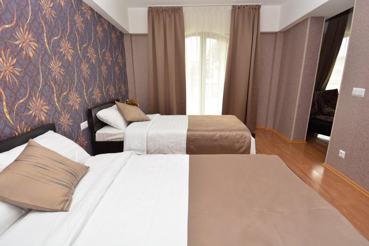 Granada Hotel And Restaurant Тбілісі Екстер'єр фото