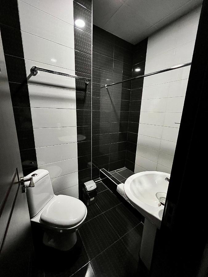 Granada Hotel And Restaurant Тбілісі Екстер'єр фото