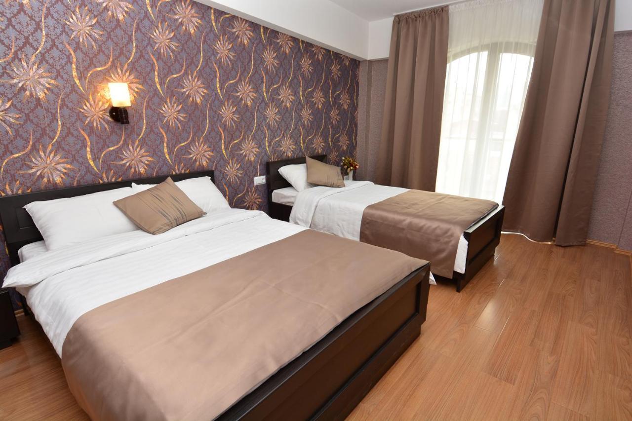 Granada Hotel And Restaurant Тбілісі Екстер'єр фото